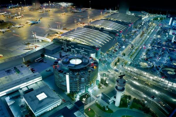 Photograph Patrice Lange Miniatur Airport 01 on One Eyeland
